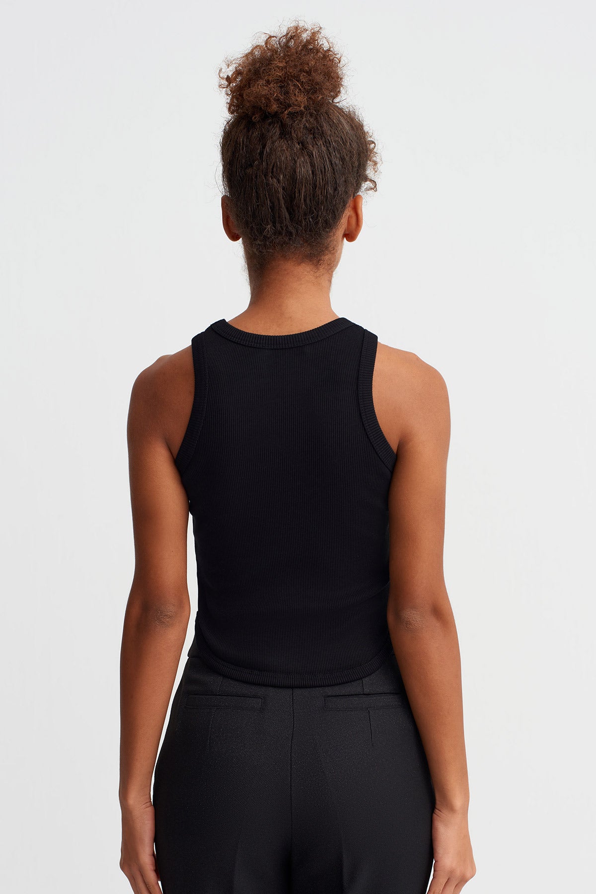 Black Ribbed Sleeveless Top-Y261011040