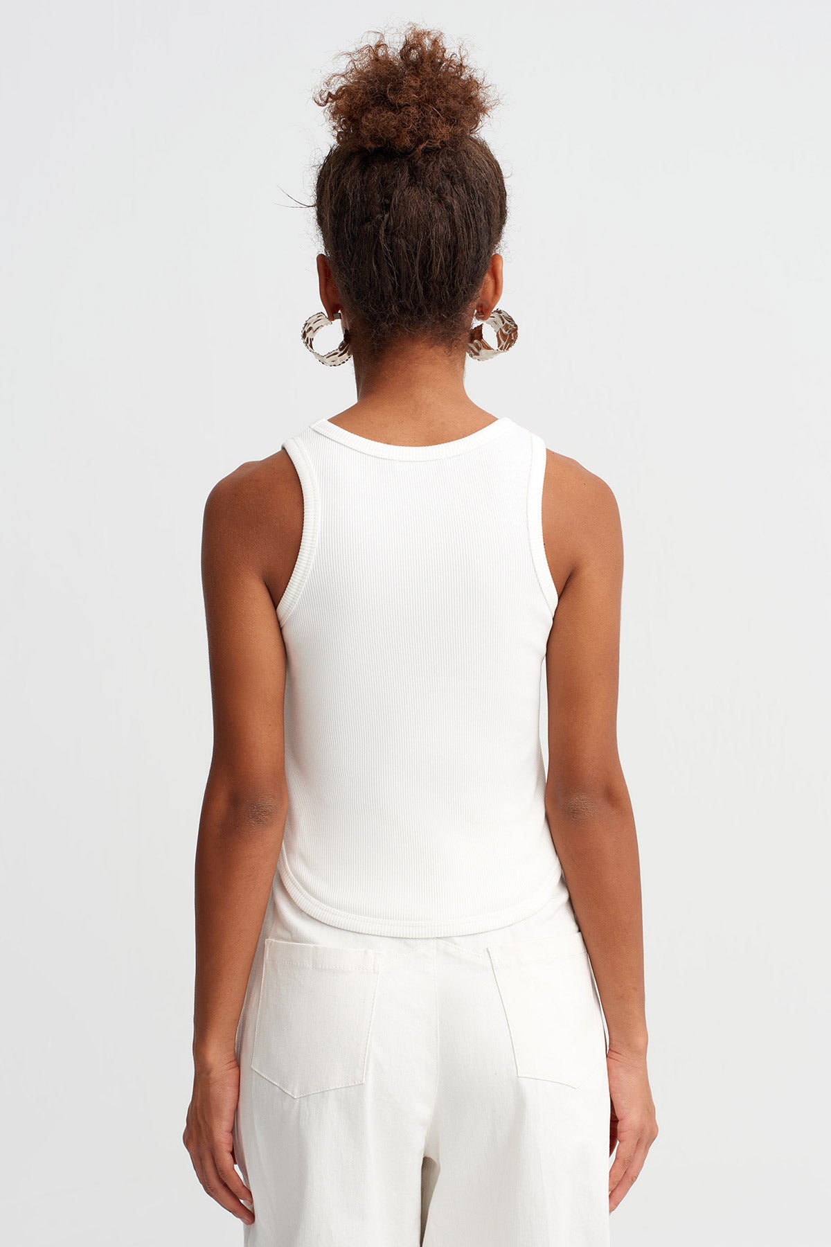 Off White Ribbed Sleeveless Top-Y261011040