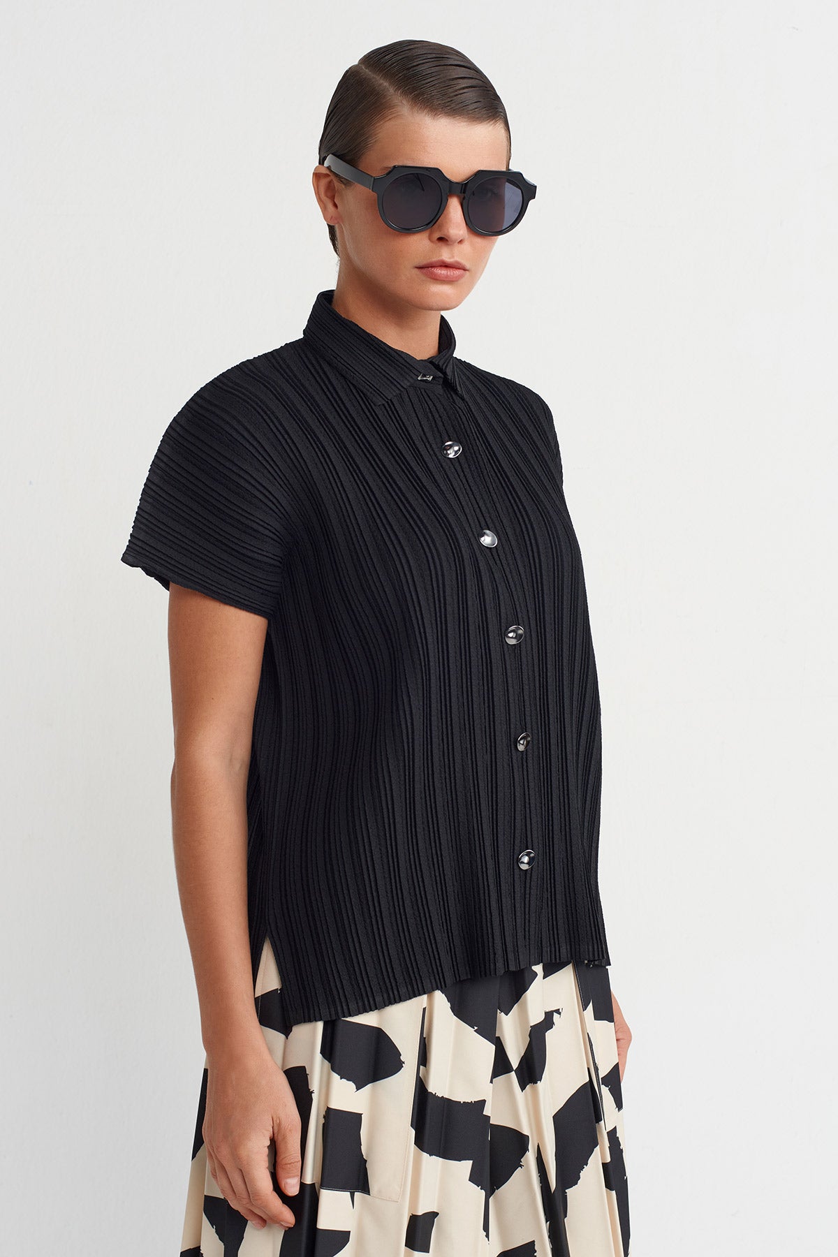 Black Pleated Short Sleeve Shirt-Y261011049