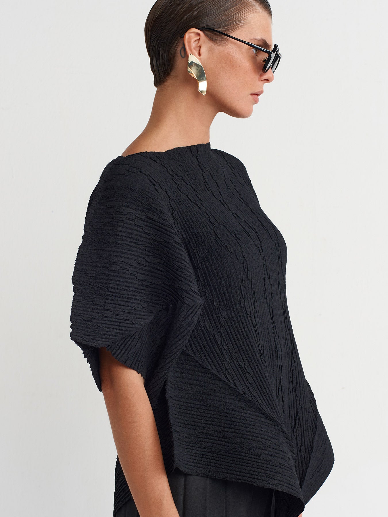Black Asymmetrical Pleated Blouse-Y261011050