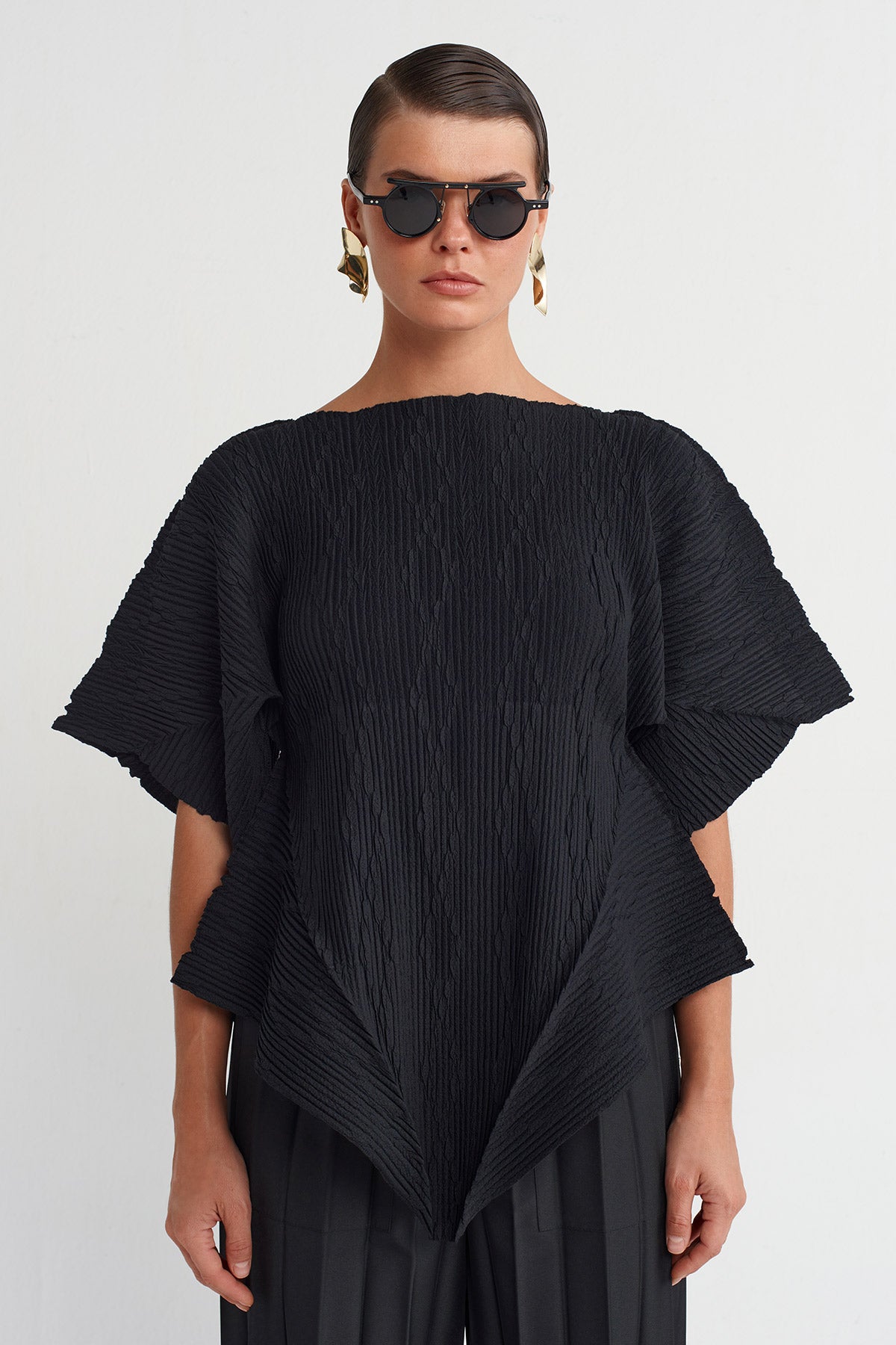 Black Asymmetrical Pleated Blouse-Y261011050