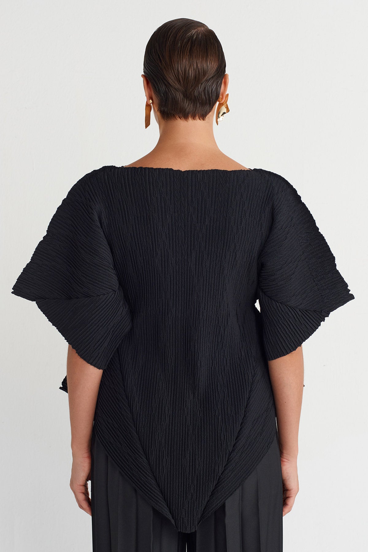 Black Asymmetrical Pleated Blouse-Y261011050