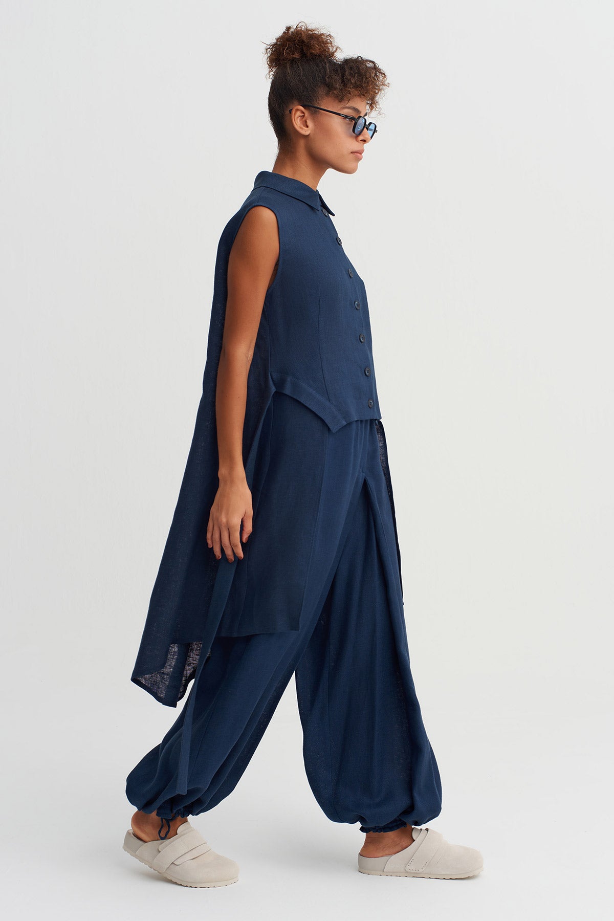 Indigo Sleeveless Asymmetric Linen Shirt-Y261011094