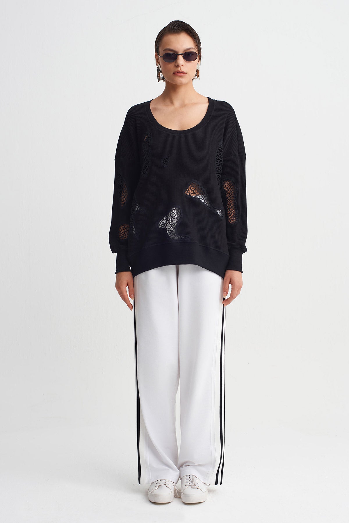 Black Cut-Out Detailed Sweatshirt-Y261011121