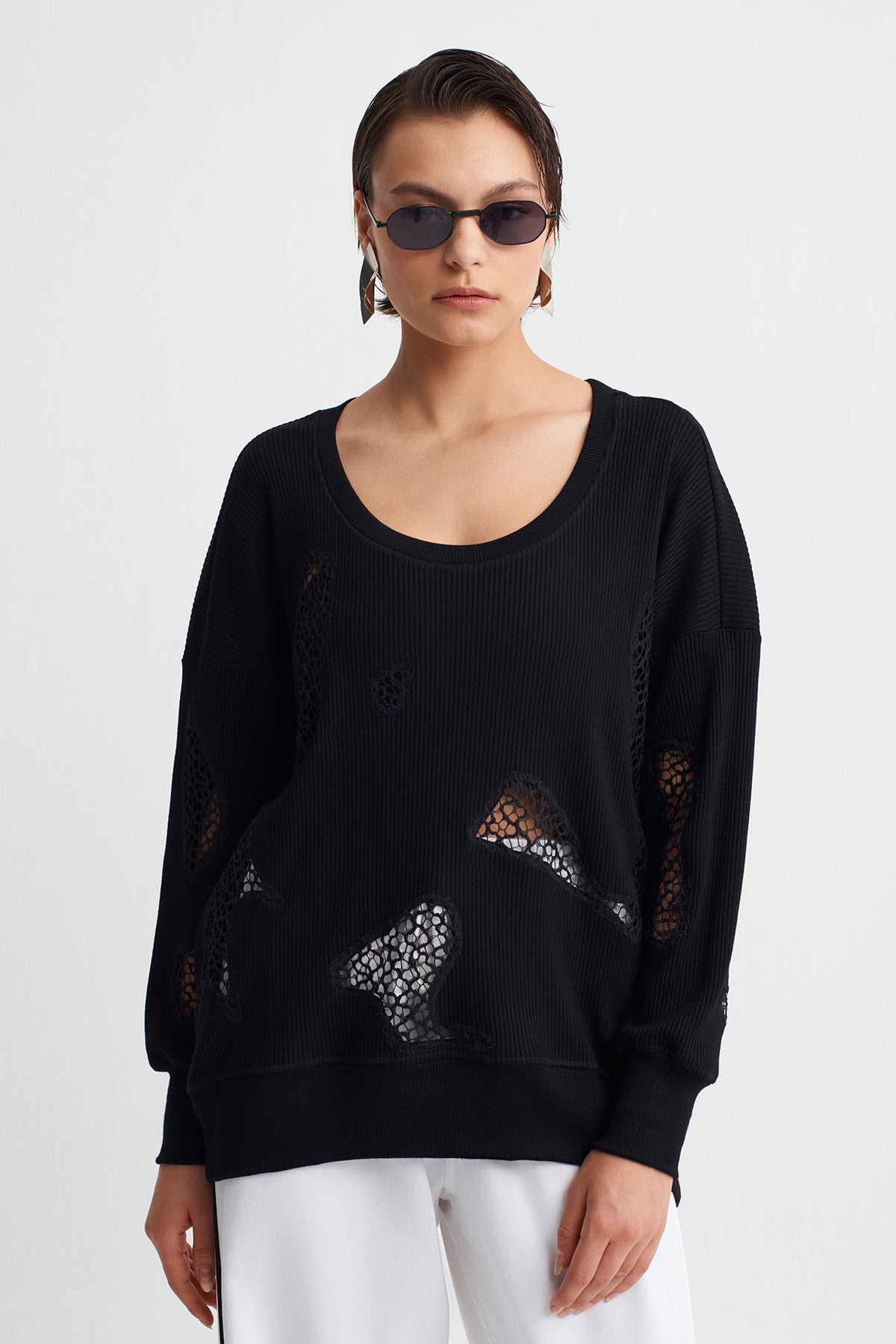 Black Cut-Out Detailed Sweatshirt-Y261011121