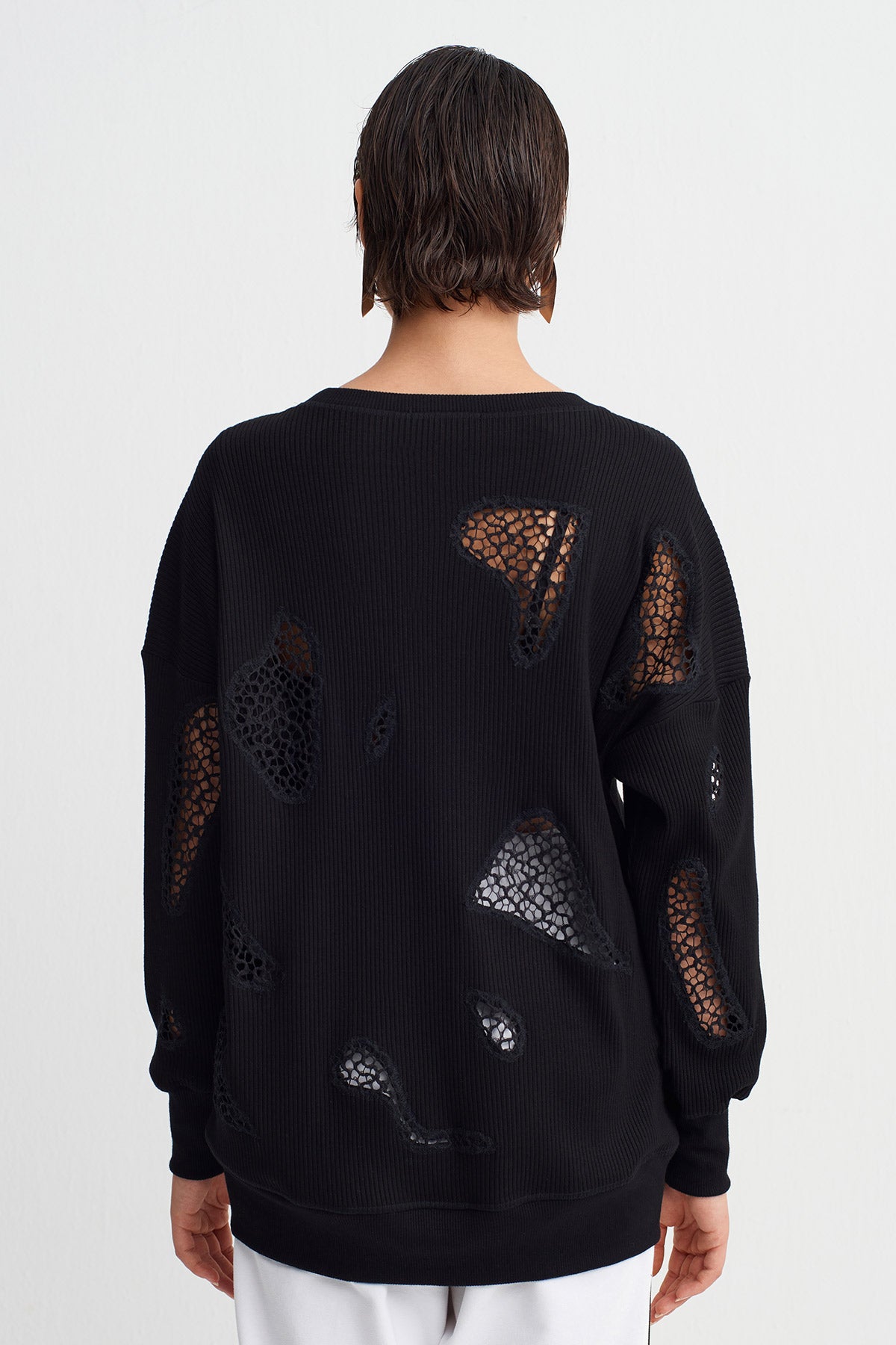 Black Cut-Out Detailed Sweatshirt-Y261011121