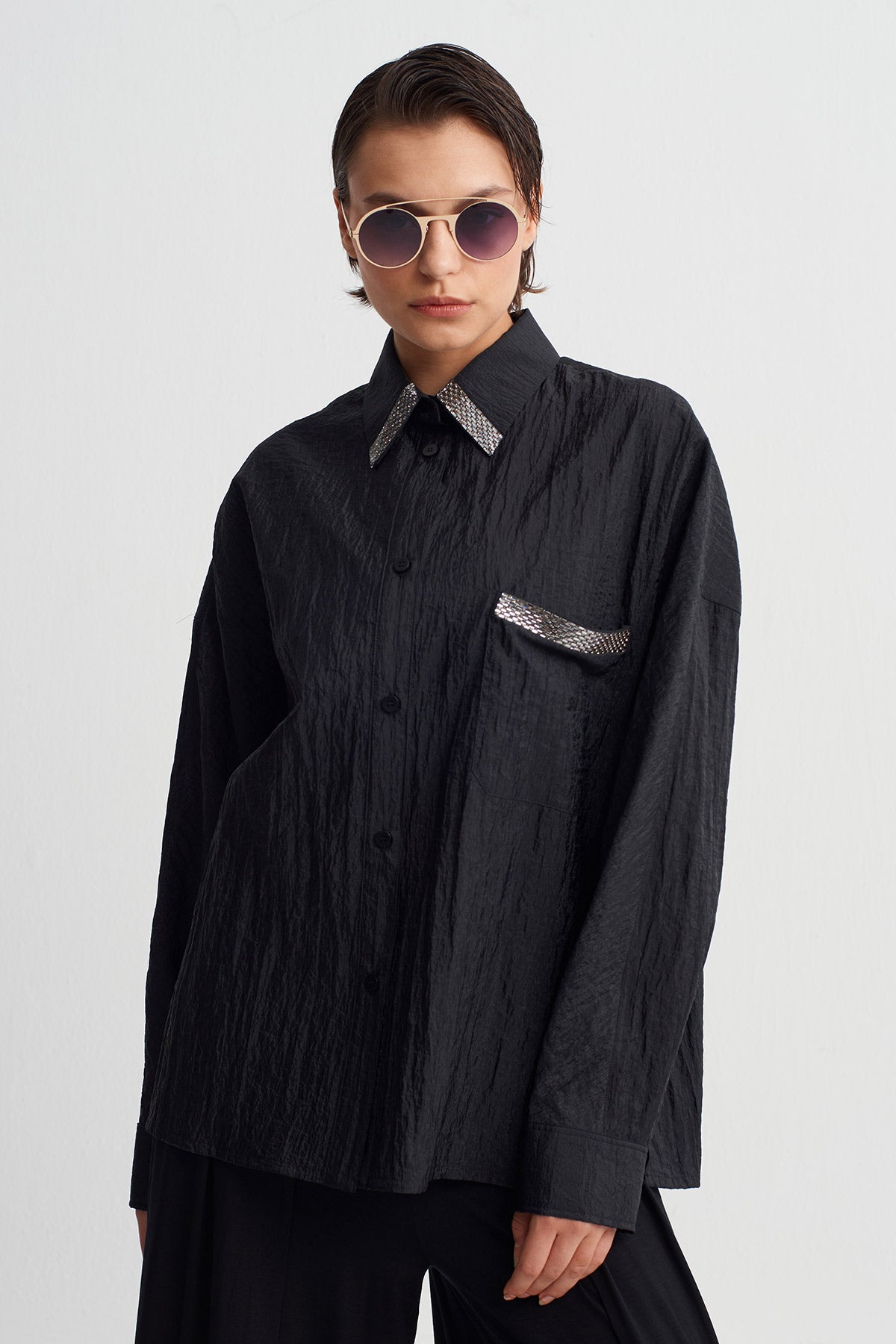 Black Embellished Collar Shirt-Y261011124