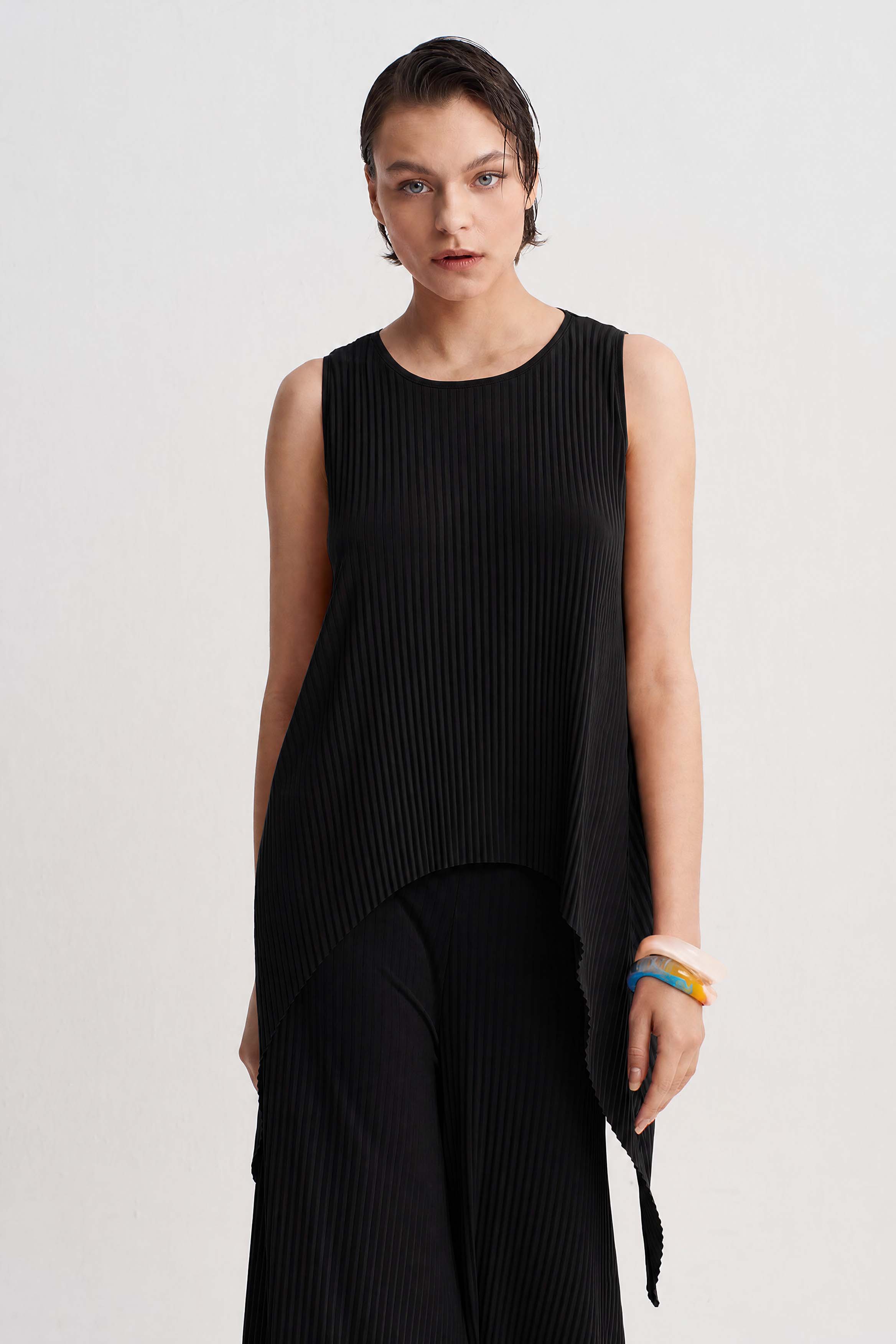 Black Asymmetric Cut Jersey Pleated Blouse-Y261011164