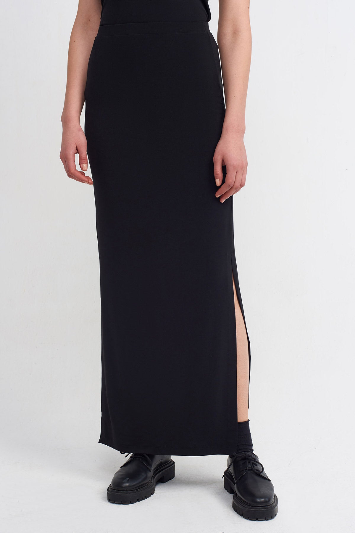 Black Side Slit Jersey Maxi Skirt-Y262012029