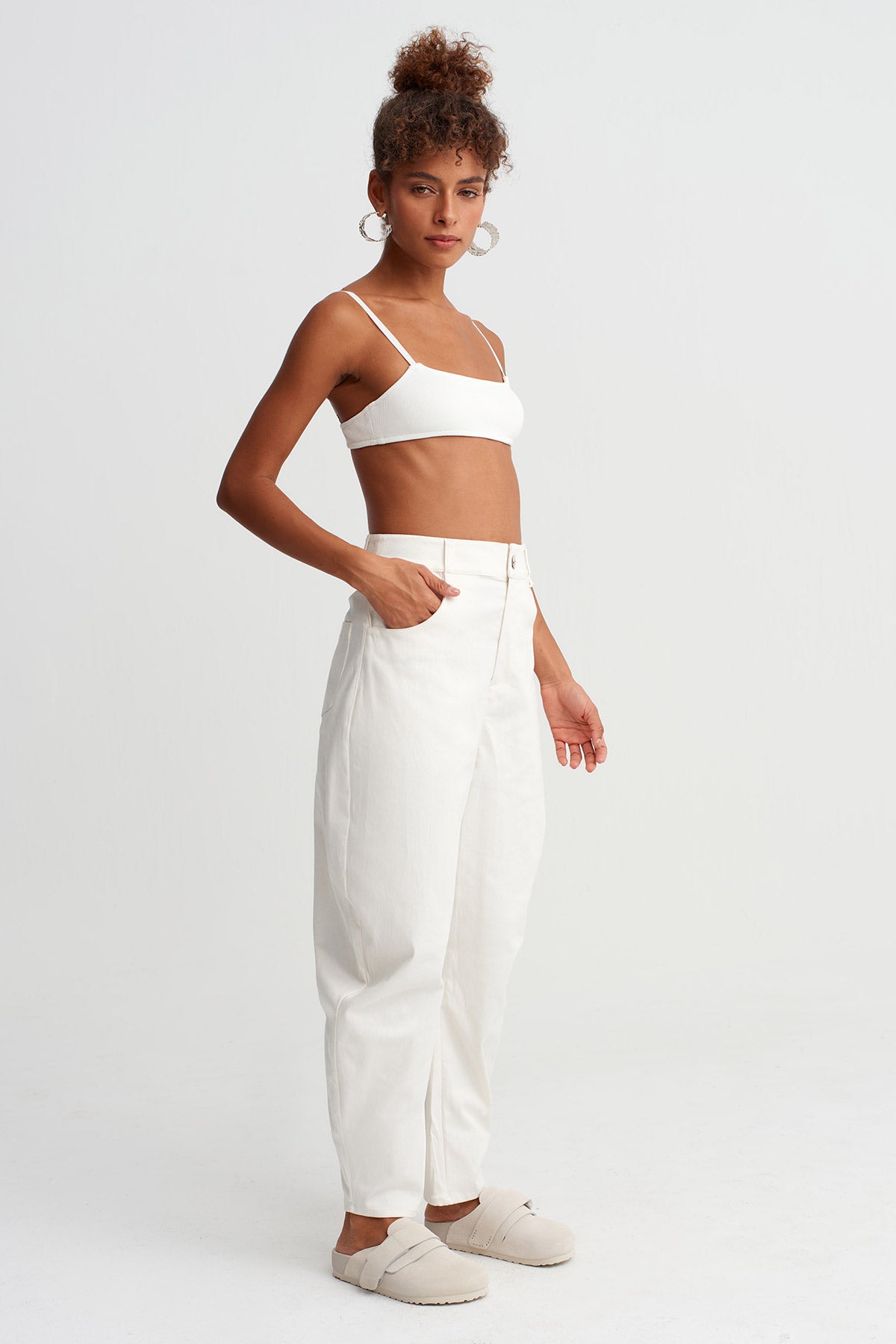 Off White High-Waist Straight-Leg Denim Trousers-Y263013019