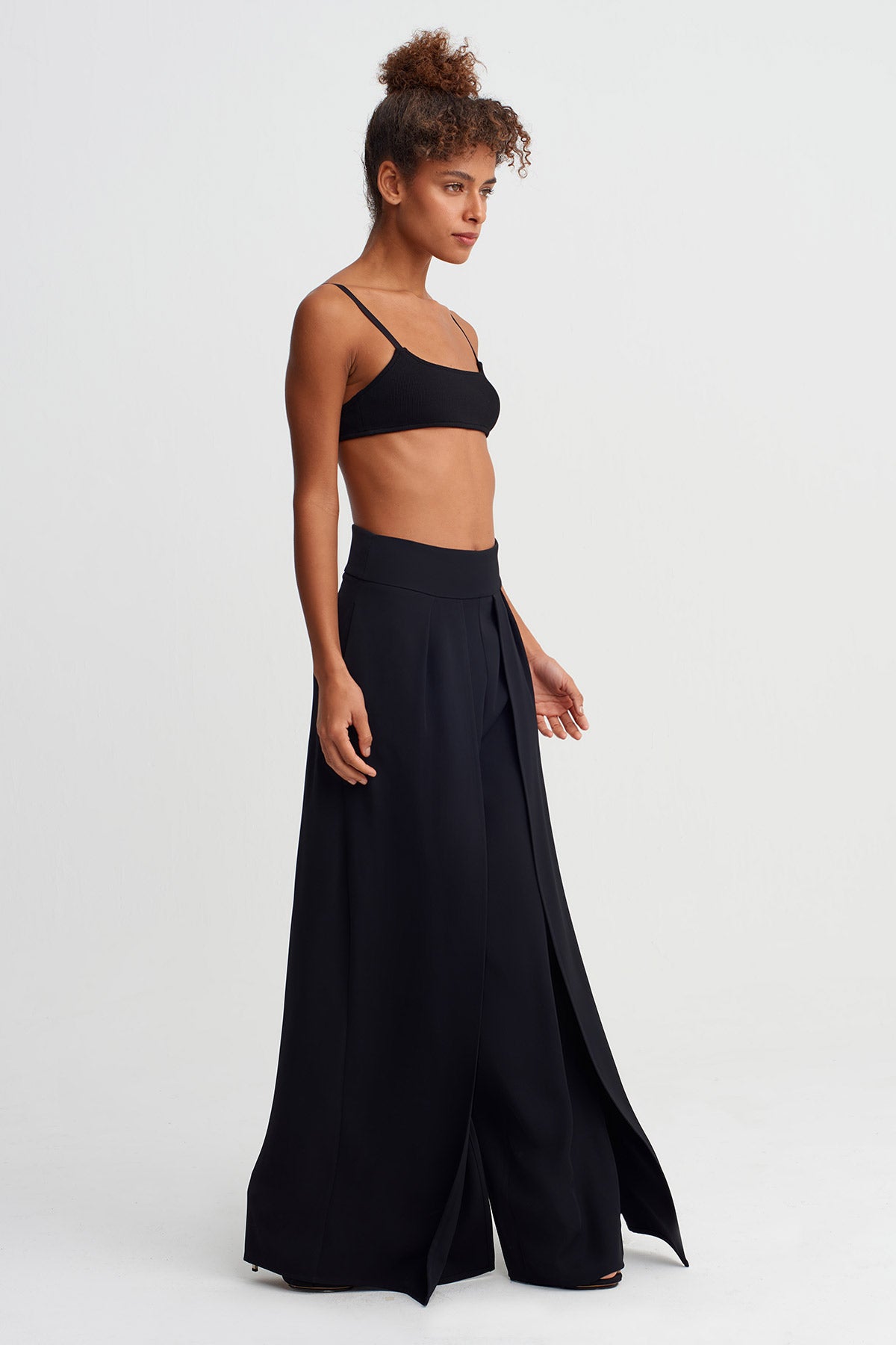 Black High-Waist Wide-Leg Trousers-Y263013020