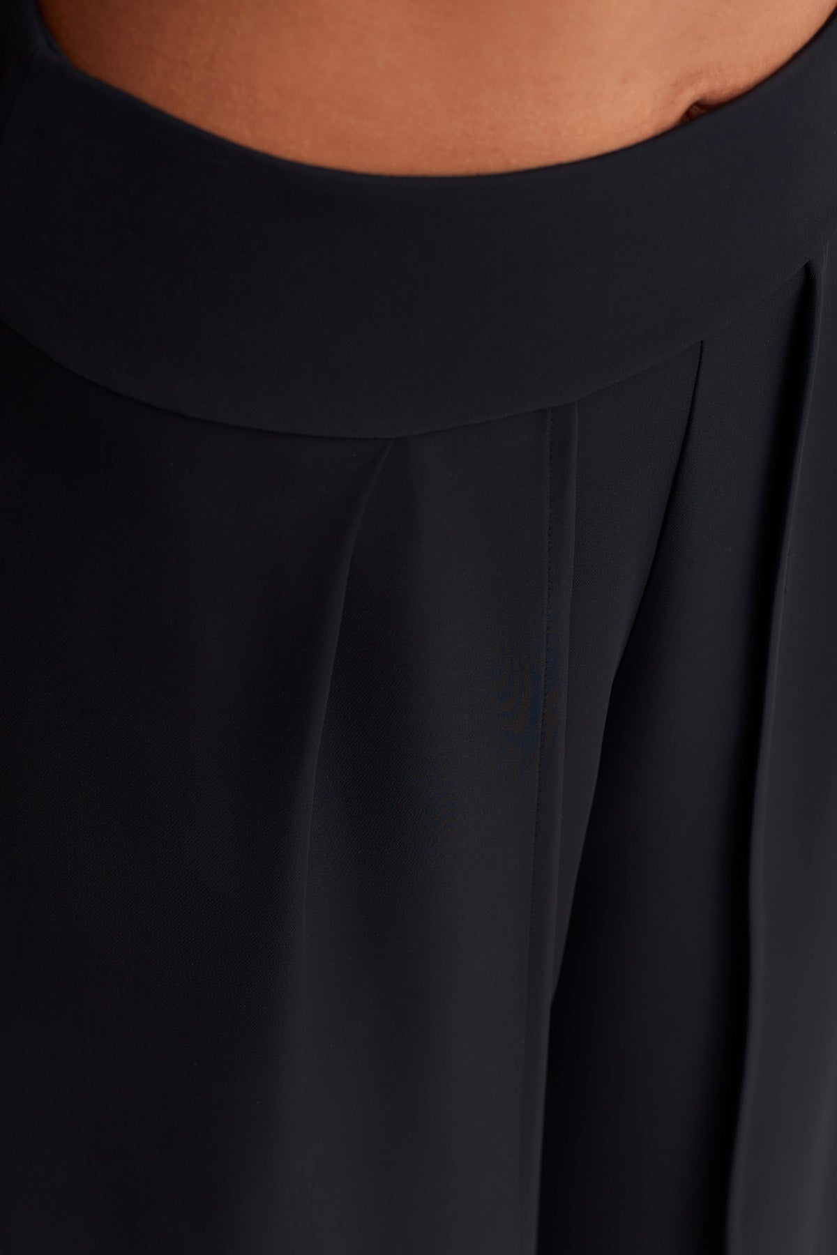 Black High-Waist Wide-Leg Trousers-Y263013020