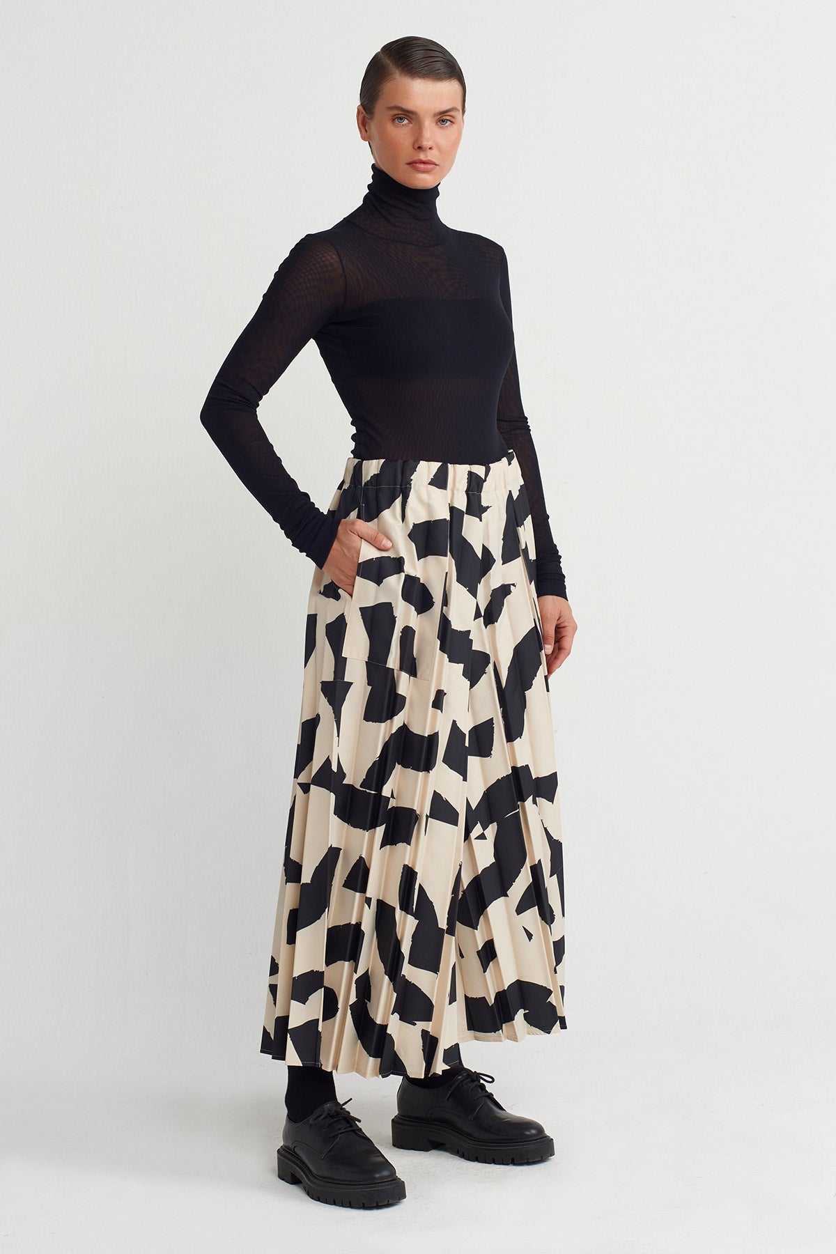 Printed Patterned Pleated Trousers-Y263013022
