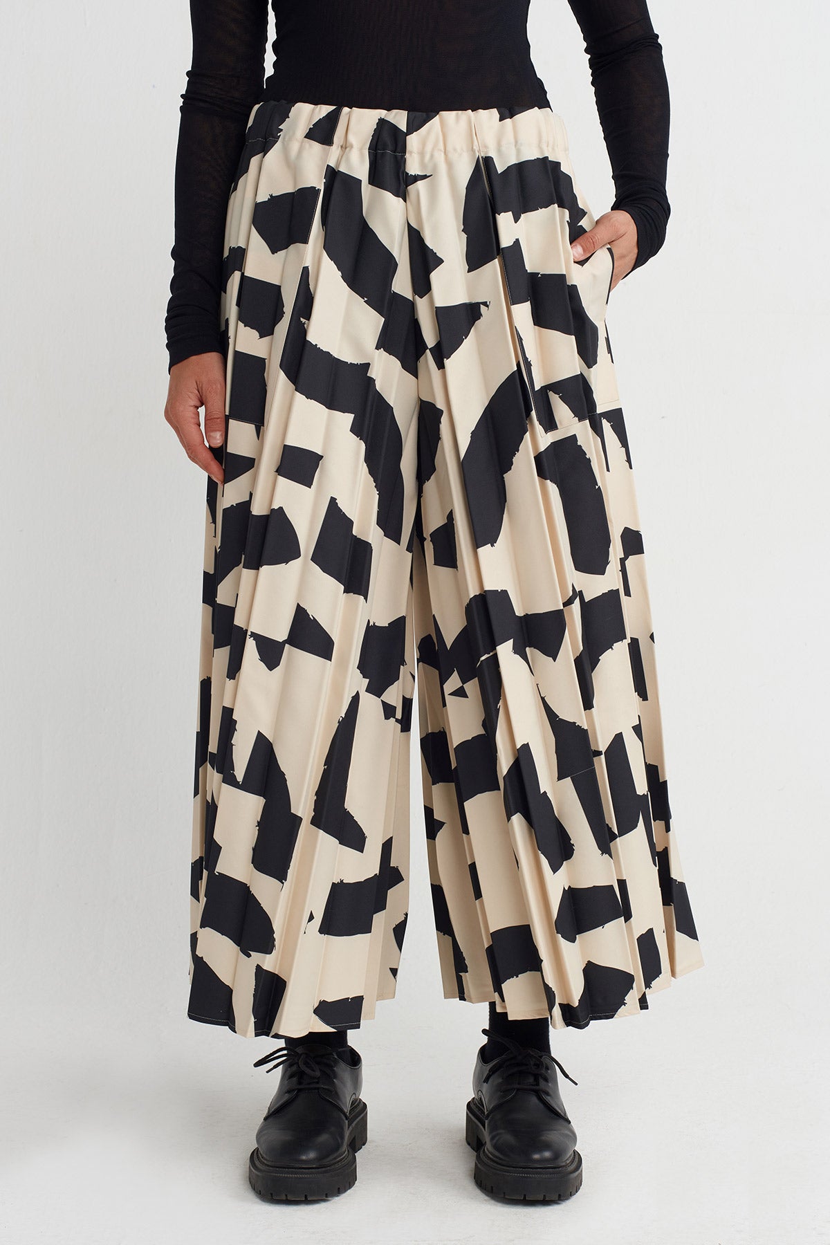 Printed Patterned Pleated Trousers-Y263013022