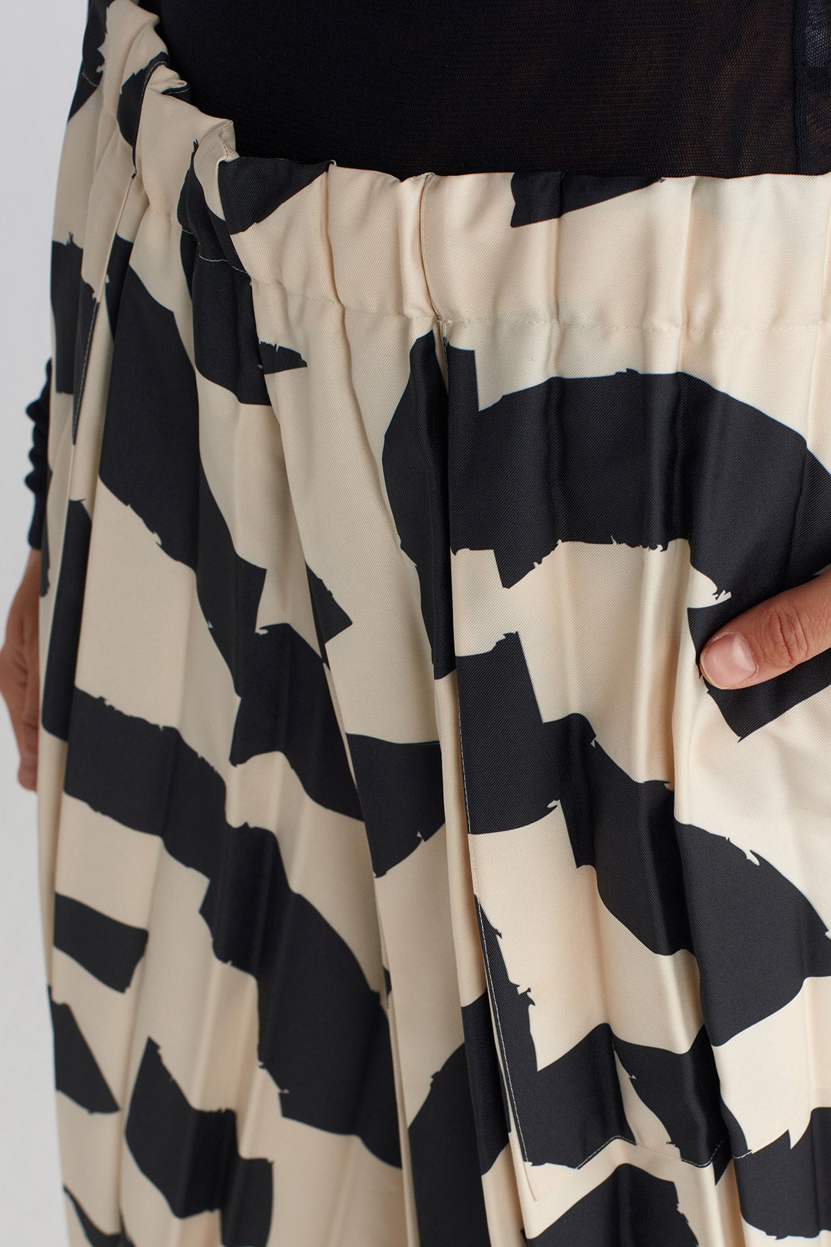 Printed Patterned Pleated Trousers-Y263013022