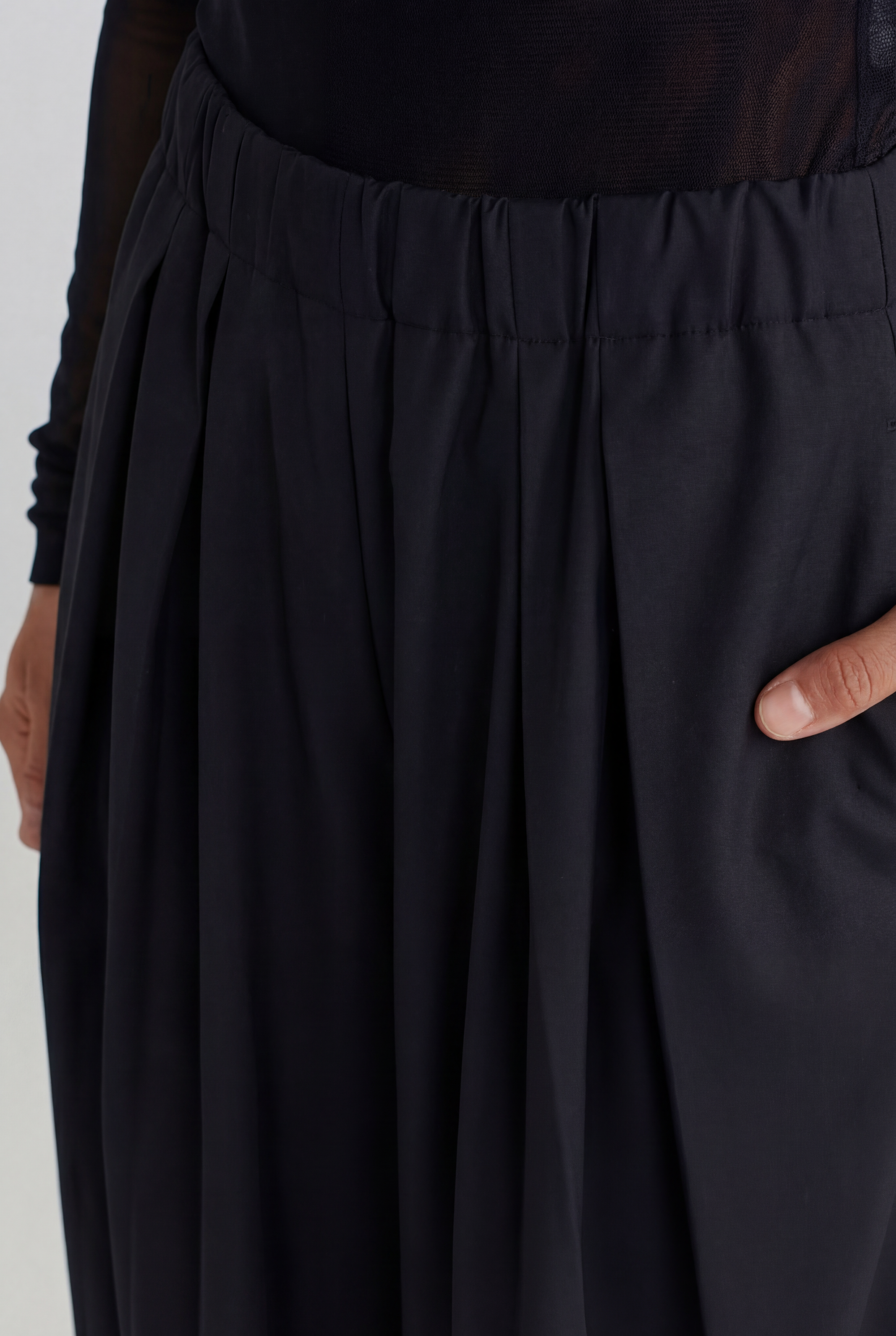 Black  Pleated Trousers-Y263013023