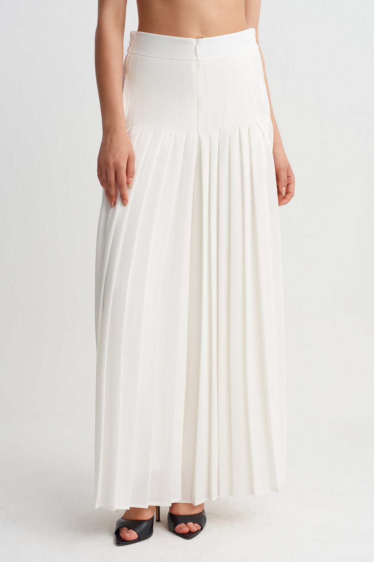 Off White Pleated Midi Trousers-Y263013094