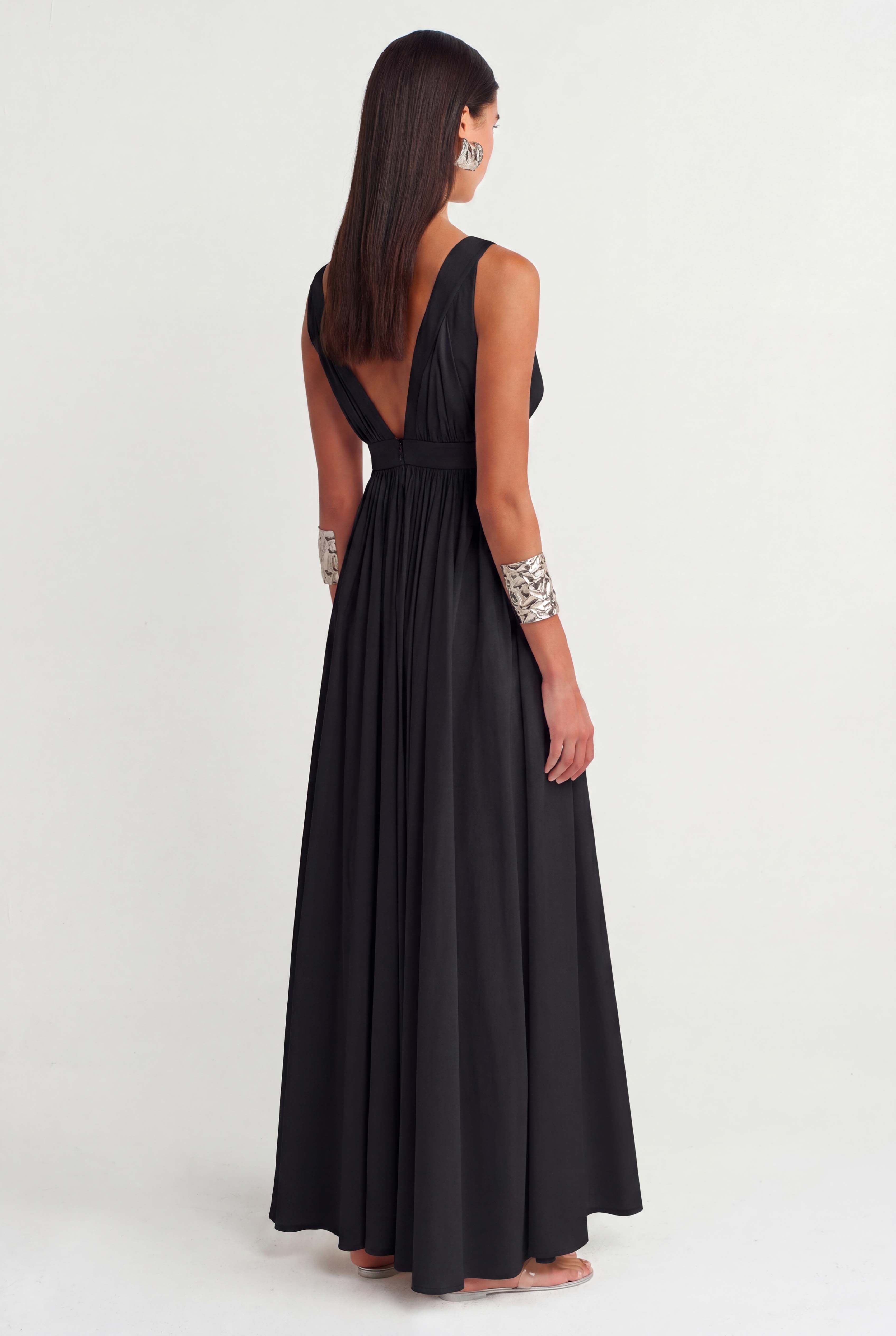 Black V-Neck Draped Maxi Dress-Y264014017