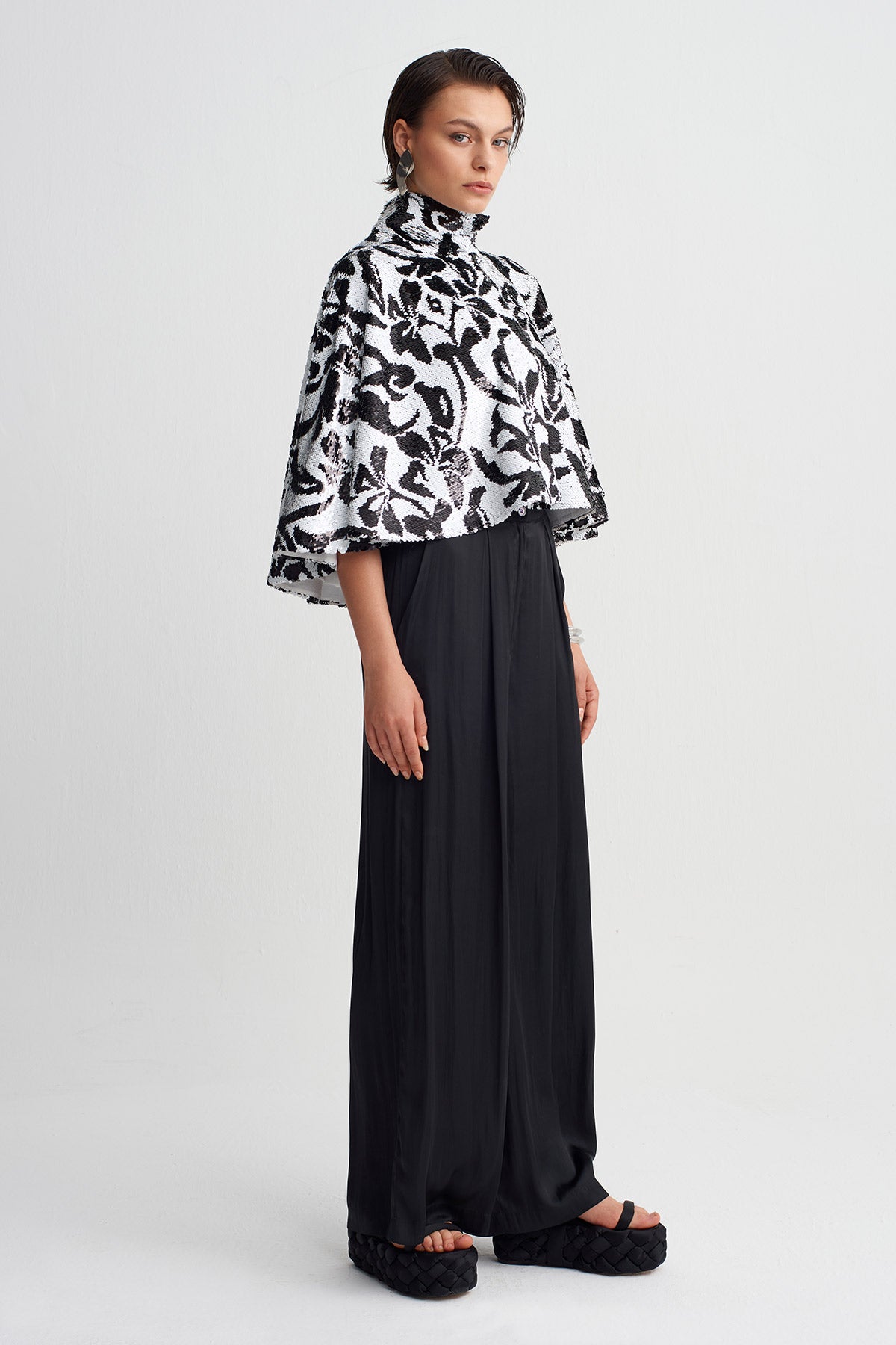 Black/White Sequin Embellished Cropped Jacket-Y265015100