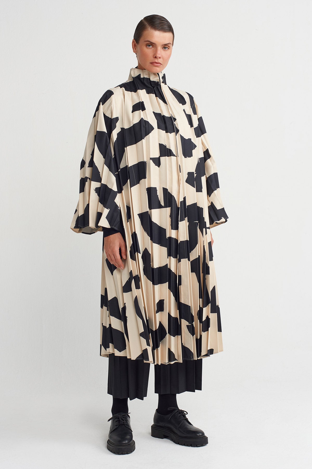 Patterned Pleated Long Jacket-Y267017010
