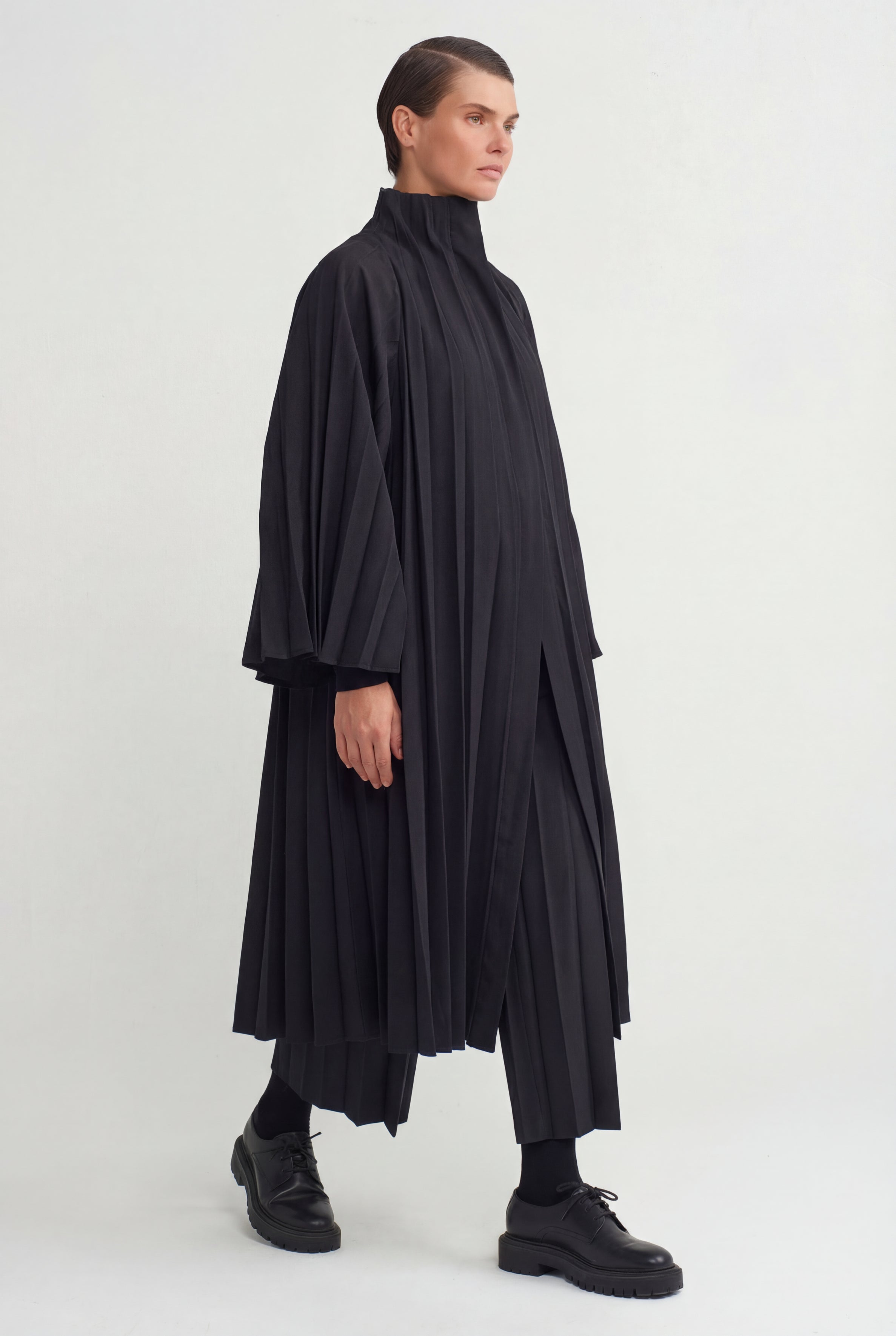 Black Pleated Long Jacket-Y267017011