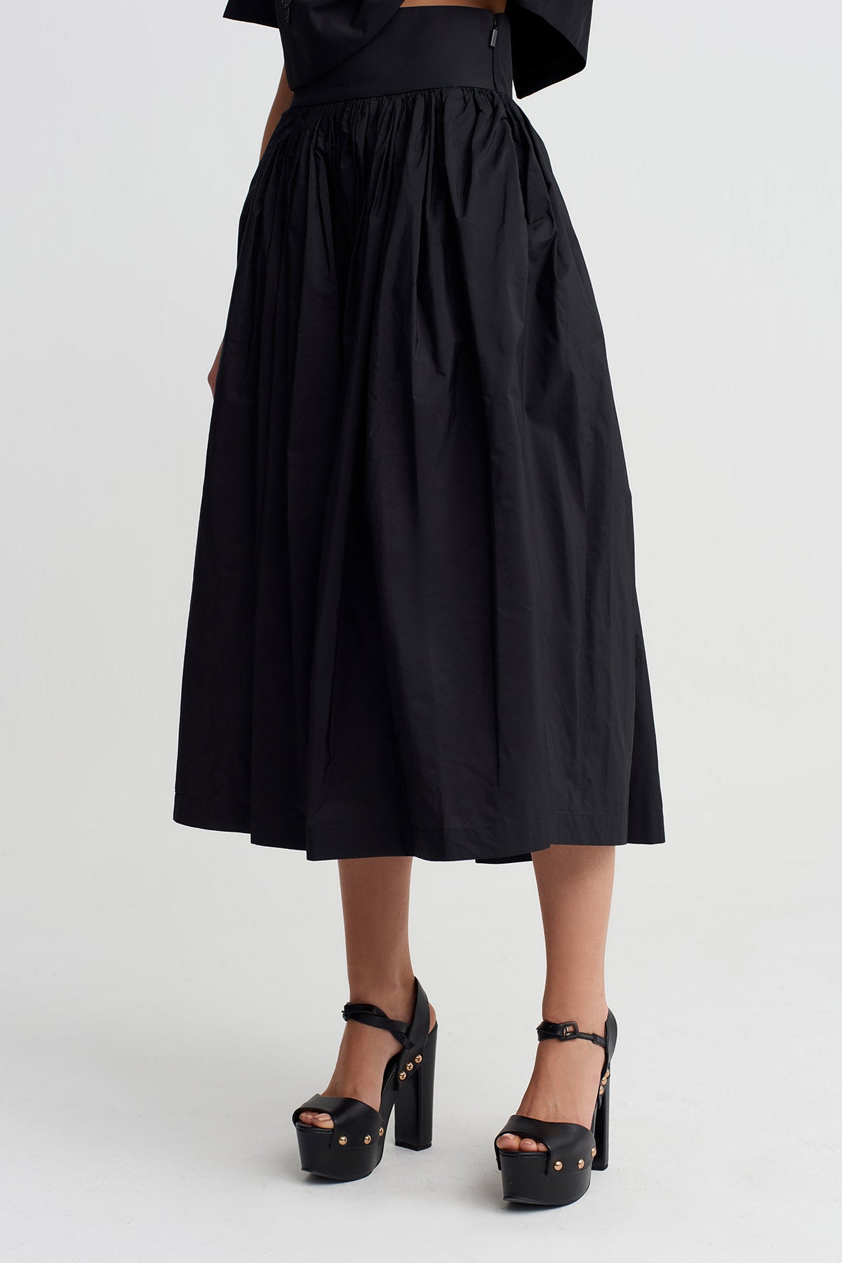 Black Pocketed Taffeta Midi Skirt-Y262012010