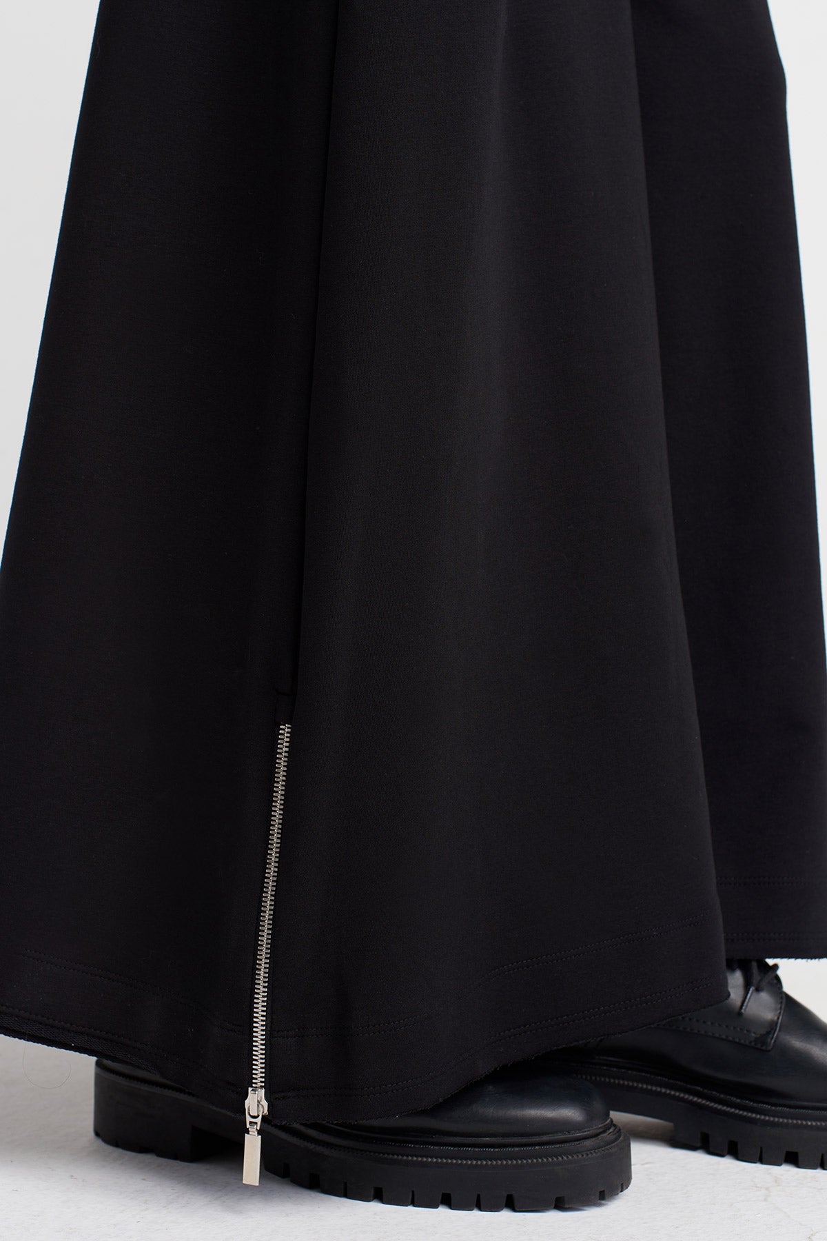 Black Wide-Leg Clean Cut Trousers-Y263013016