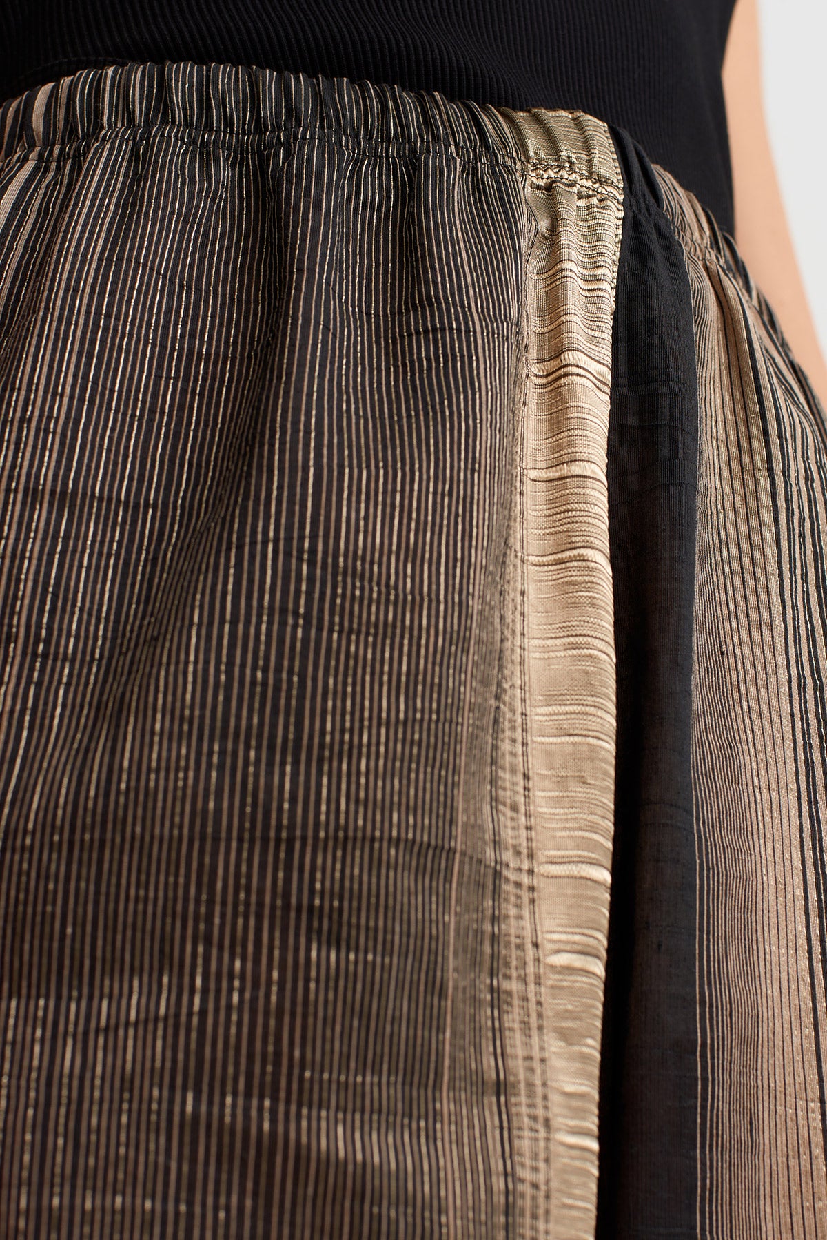 Black/Gold Textured Wide-Leg Trousers-Y263013036