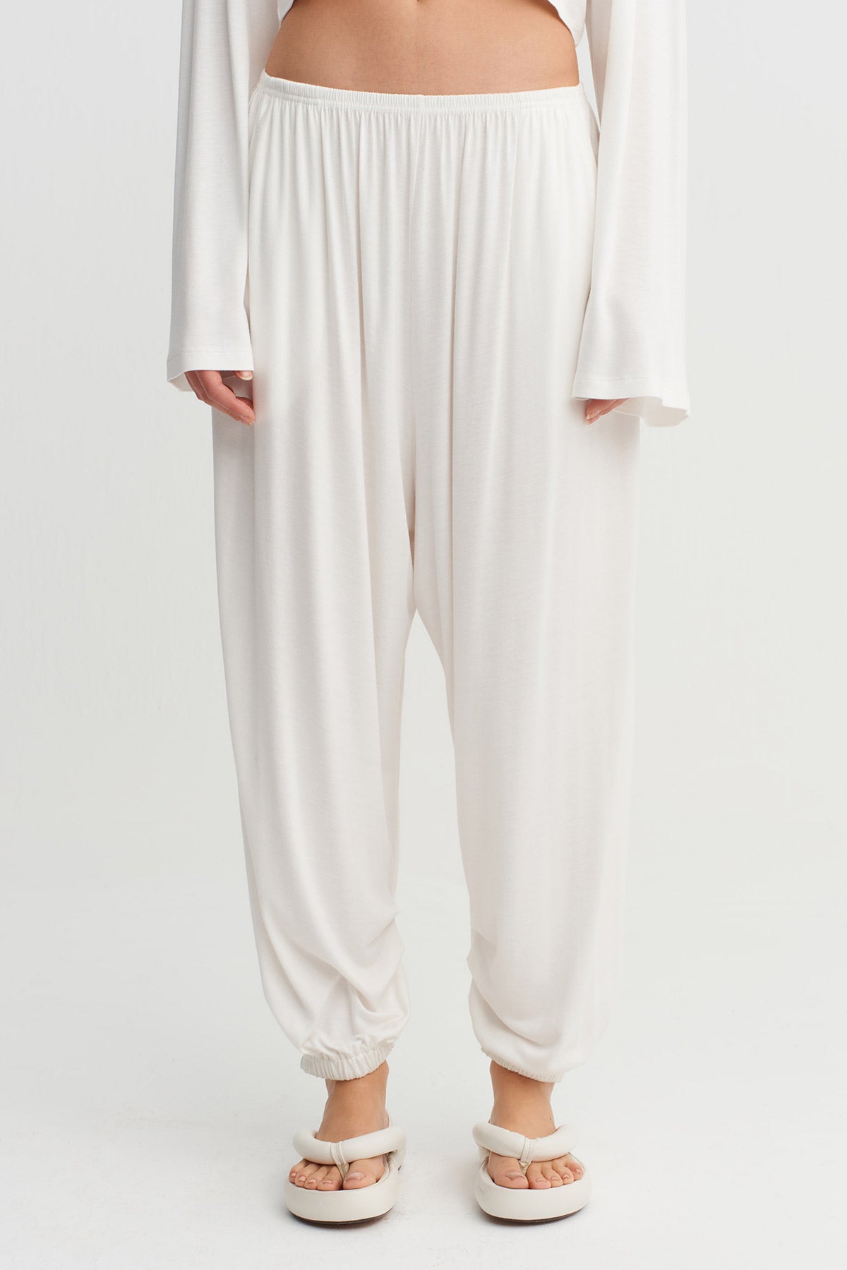 Off White Elastic Waist Flowing Trousers-Y263013039