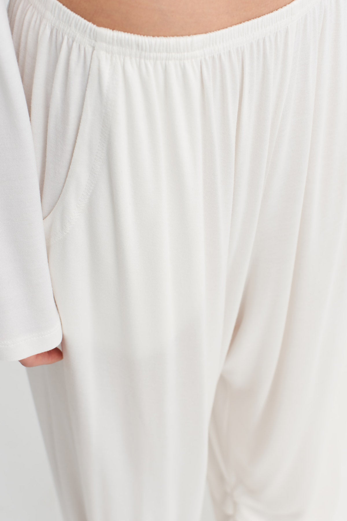 Off White Elastic Waist Flowing Trousers-Y263013039