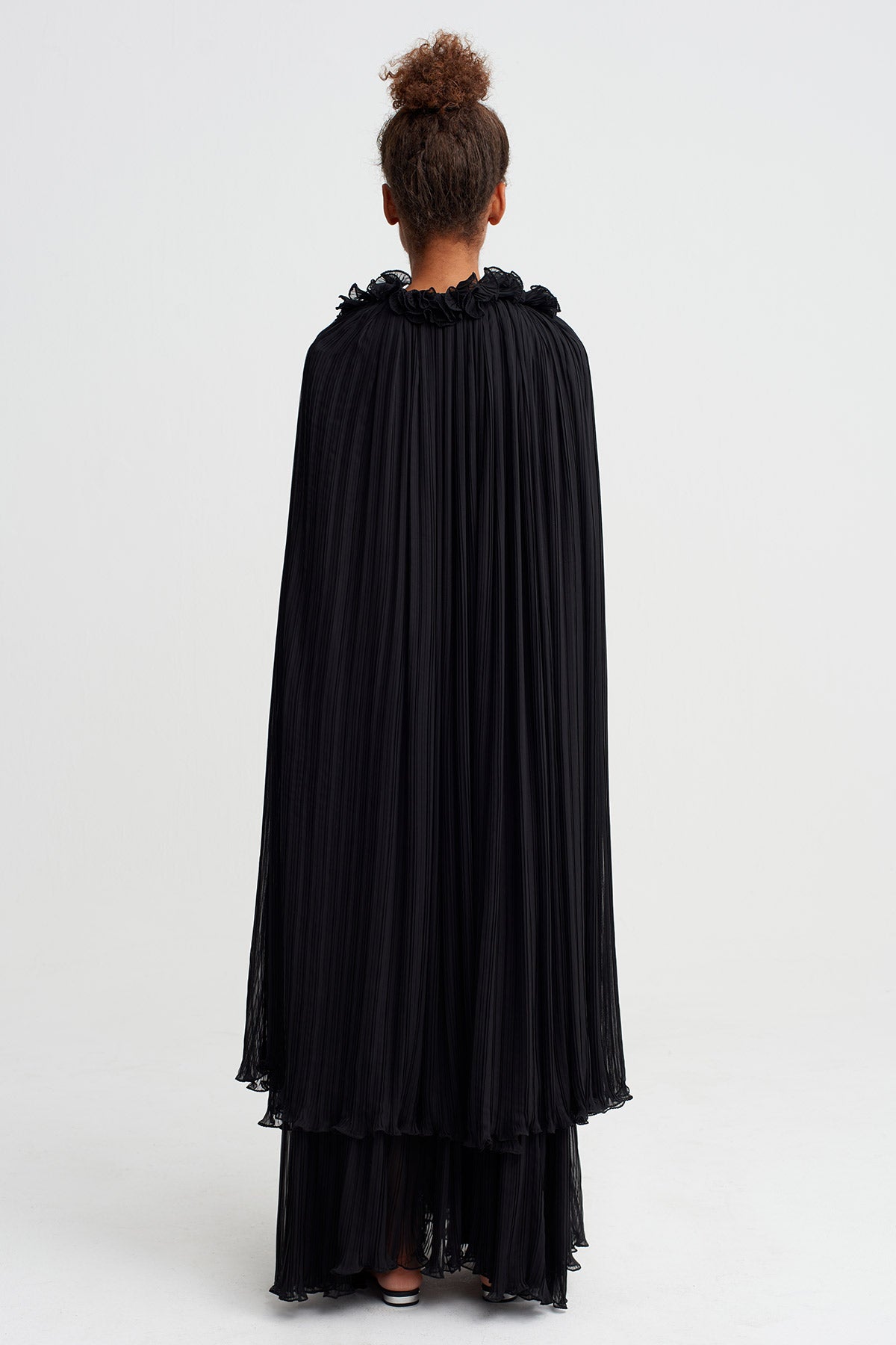 Black Cape-Detail Pleated Maxi Dress-Y264014043
