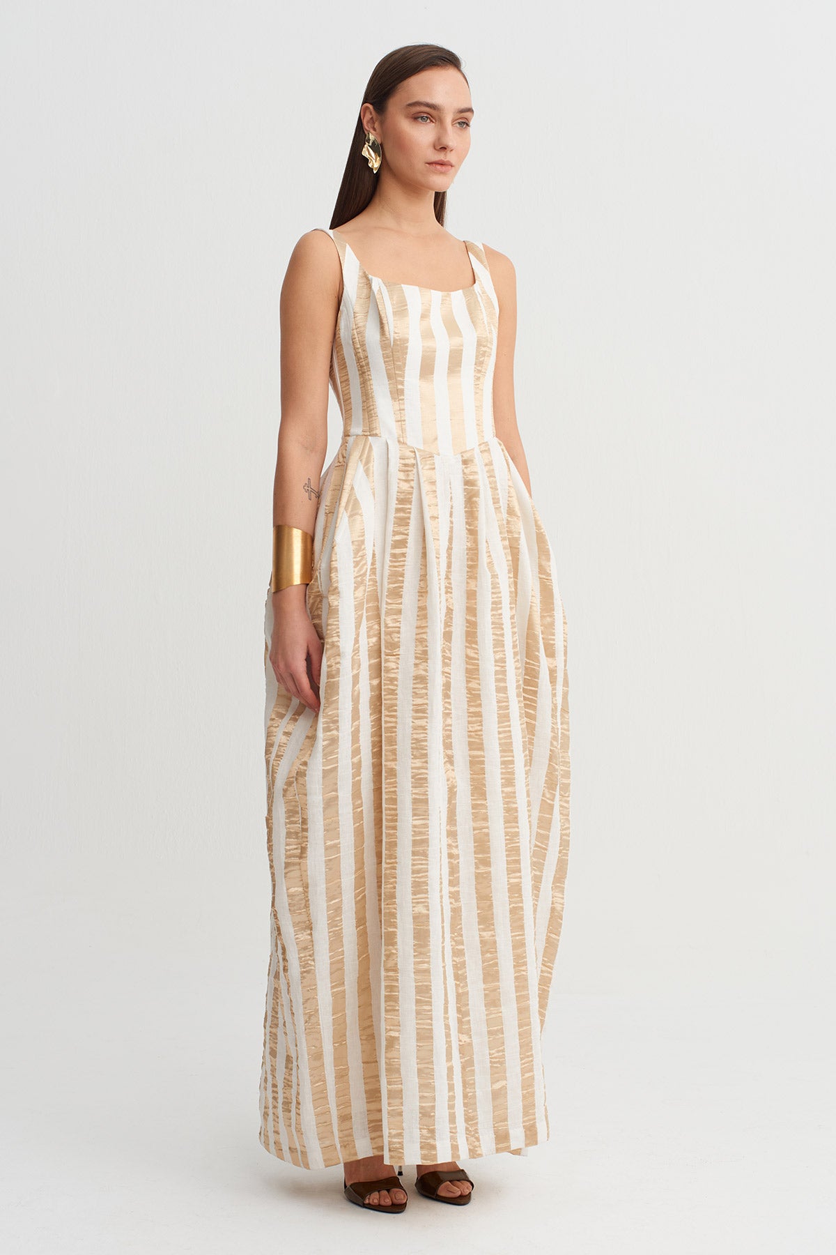 Gold Striped Sleeveless Maxi Dress-Y264014045