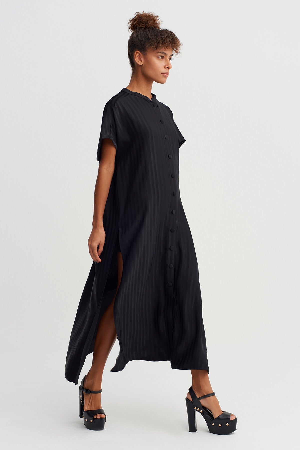 Black Tone-on-Tone Striped Buttoned Dress-Y264014049